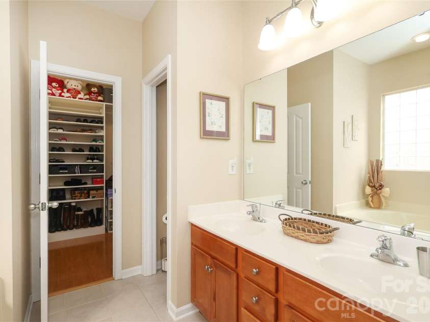 13610 Aldenbrook Drive, Huntersville, NC 28078.  MLS# CAR4352671, YatesRealty ID 10266. 