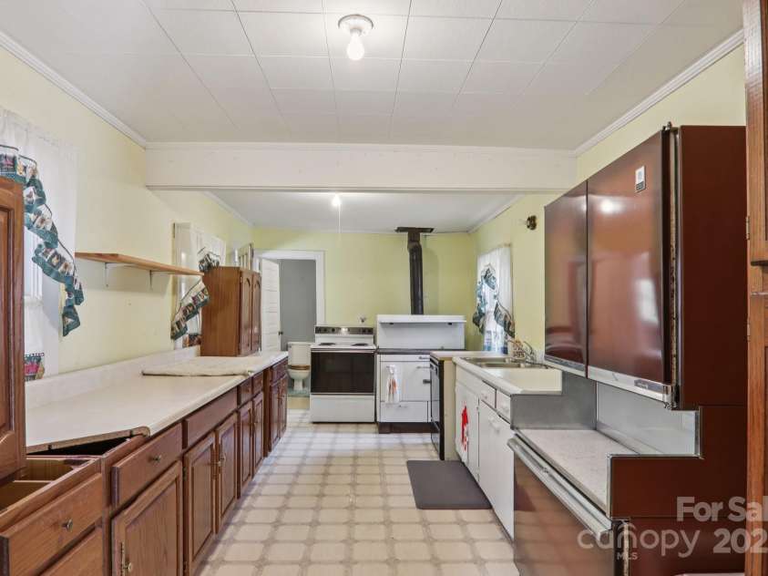 301 Parris Branch Road, Sylva, NC 28779.  MLS# CAR4324665, YatesRealty ID 10267. 