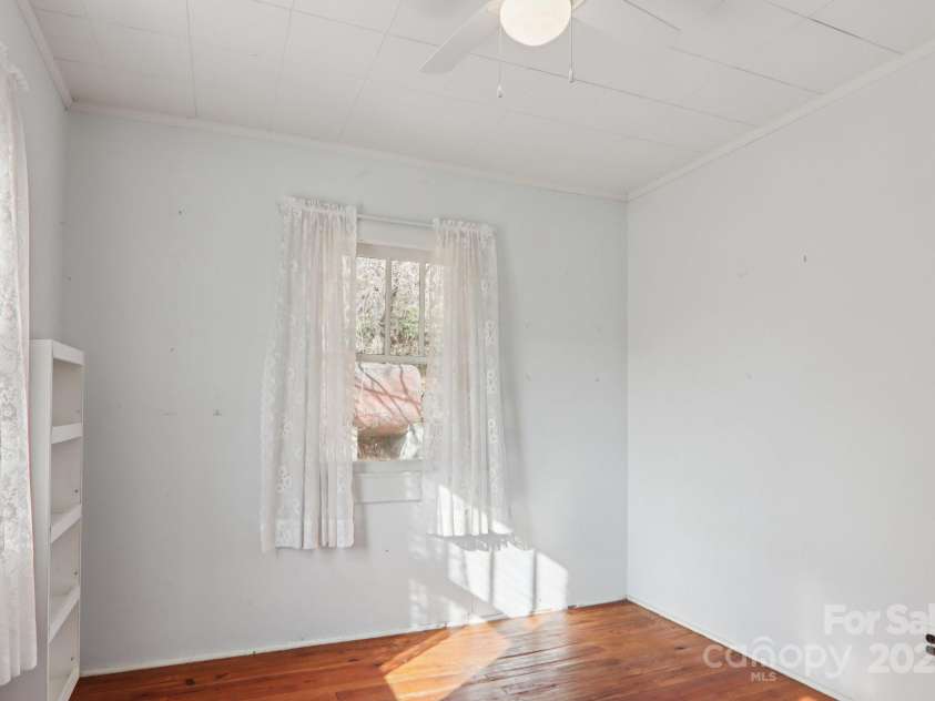 301 Parris Branch Road, Sylva, NC 28779.  MLS# CAR4324665, YatesRealty ID 10267. 