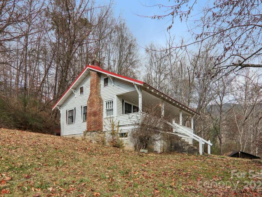 301 Parris Branch Road, Sylva, NC 28779.  MLS# CAR4324665, YatesRealty ID 10267. 