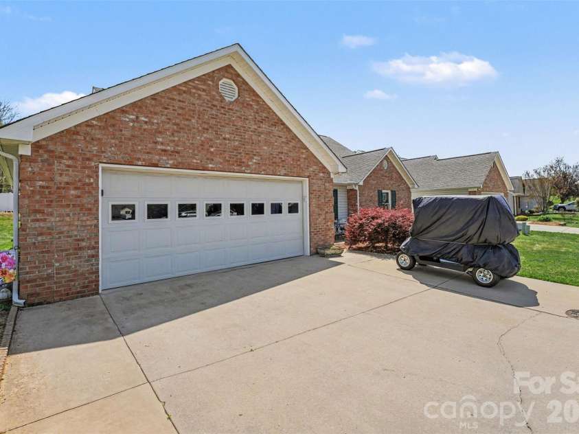 118 Hidden Creek Circle, Salisbury, NC 28147.  MLS# CAR4364281, YatesRealty ID 10269. 