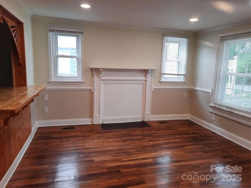 813 North Avenue, Charlotte, NC 28208.  MLS# CAR4238835, YatesRealty ID 10269. 