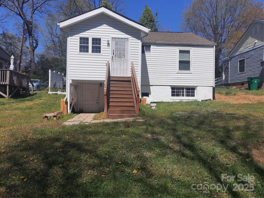 813 North Avenue, Charlotte, NC 28208.  MLS# CAR4238835, YatesRealty ID 10269. Backyard