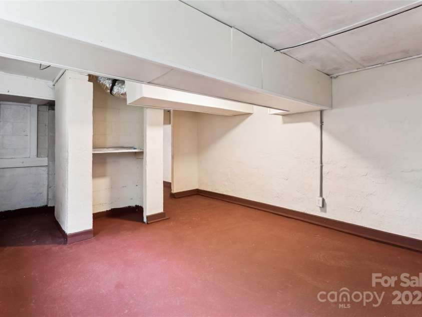 813 North Avenue, Charlotte, NC 28208.  MLS# CAR4238835, YatesRealty ID 10269. Crawl Space