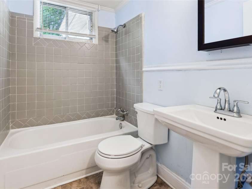 813 North Avenue, Charlotte, NC 28208.  MLS# CAR4238835, YatesRealty ID 10269. Hall Bathroom