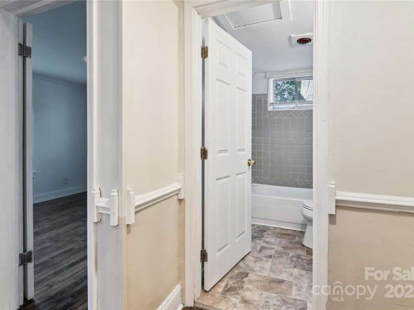 813 North Avenue, Charlotte, NC 28208.  MLS# CAR4238835, YatesRealty ID 10269. Hall way