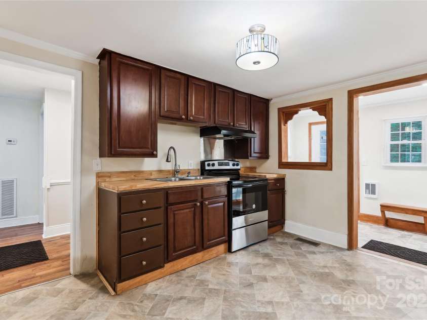 813 North Avenue, Charlotte, NC 28208.  MLS# CAR4238835, YatesRealty ID 10269. Open Kitchen with New Cabinets and new stove