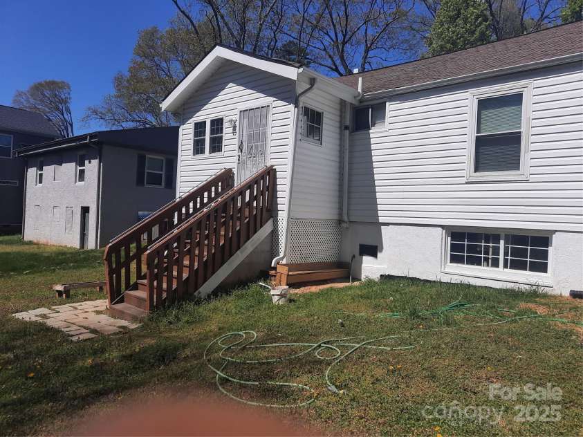 813 North Avenue, Charlotte, NC 28208.  MLS# CAR4238835, YatesRealty ID 10269. Rear