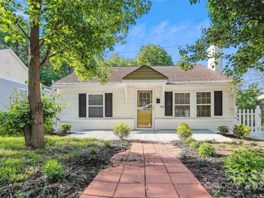 813 North Avenue, Charlotte, NC 28208.  MLS# CAR4238835, YatesRealty ID 10269. Welcome to your new home.