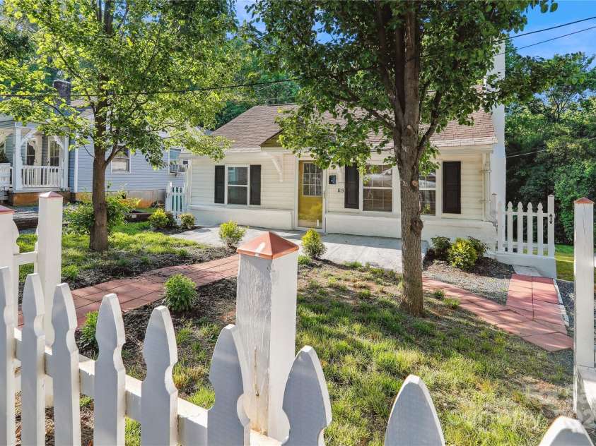 813 North Avenue, Charlotte, NC 28208.  MLS# CAR4238835, YatesRealty ID 10269. White picket fence around the front of the house.