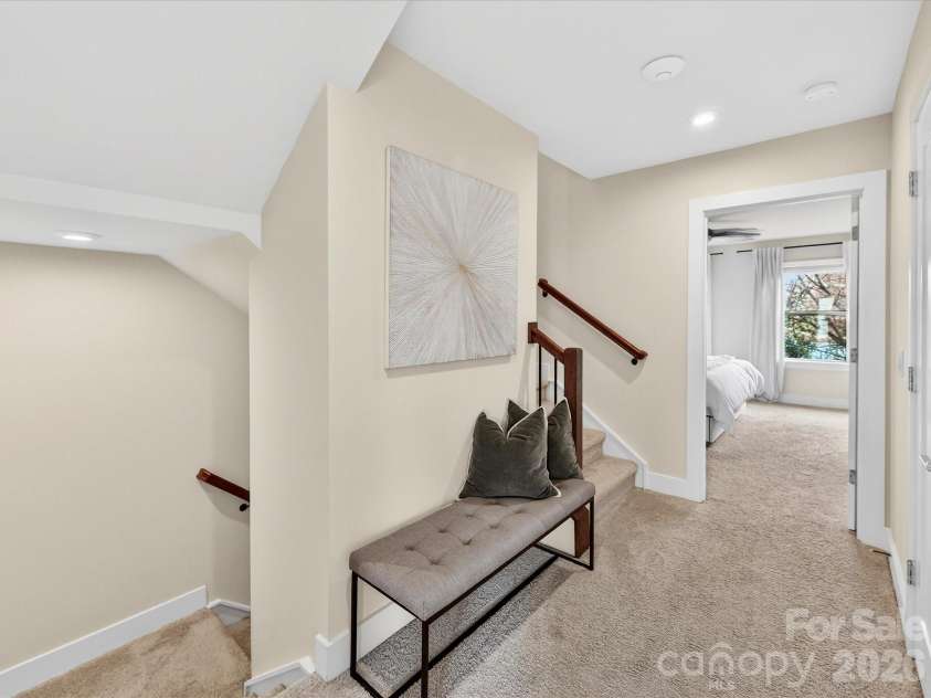 17043 Soho Drive, Charlotte, NC 28204.  MLS# CAR4353173, YatesRealty ID 10270. 3rd Level Landing.