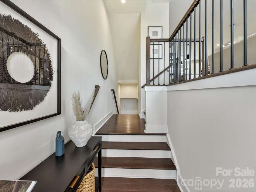 17043 Soho Drive, Charlotte, NC 28204.  MLS# CAR4353173, YatesRealty ID 10270. Entryway