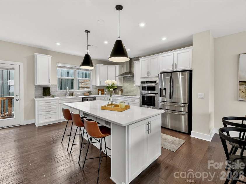 17043 Soho Drive, Charlotte, NC 28204.  MLS# CAR4353173, YatesRealty ID 10270. Kitchen
