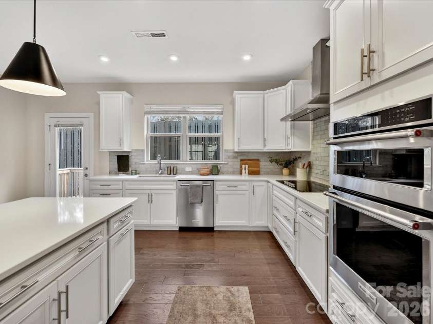 17043 Soho Drive, Charlotte, NC 28204.  MLS# CAR4353173, YatesRealty ID 10270. Kitchen