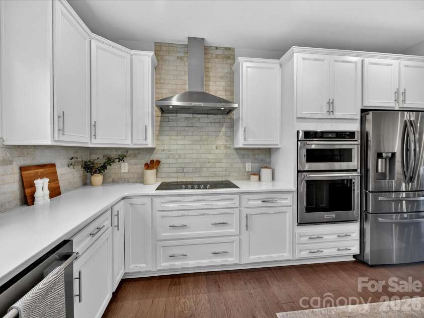 17043 Soho Drive, Charlotte, NC 28204.  MLS# CAR4353173, YatesRealty ID 10270. Kitchen workstation.