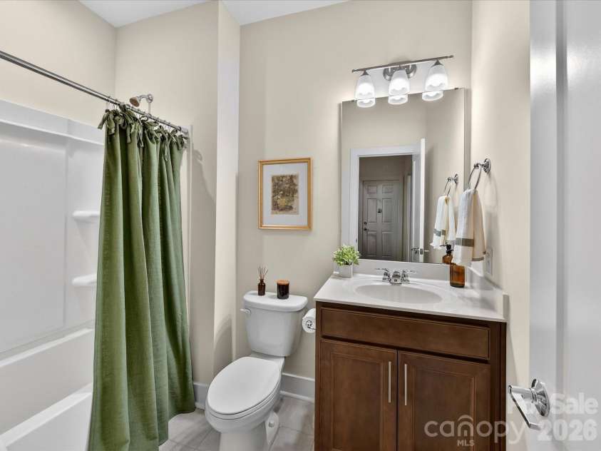17043 Soho Drive, Charlotte, NC 28204.  MLS# CAR4353173, YatesRealty ID 10270. Lower Level Full Bath