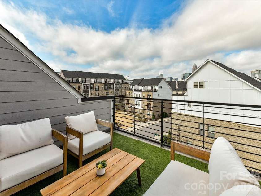 17043 Soho Drive, Charlotte, NC 28204.  MLS# CAR4353173, YatesRealty ID 10270. Rooftop Terrace