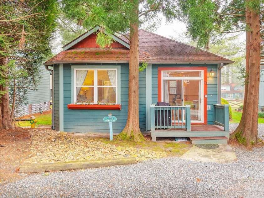 23 Waterlily Drive, Flat Rock, NC 28731.  MLS# CAR4239775, YatesRealty ID 10271. 