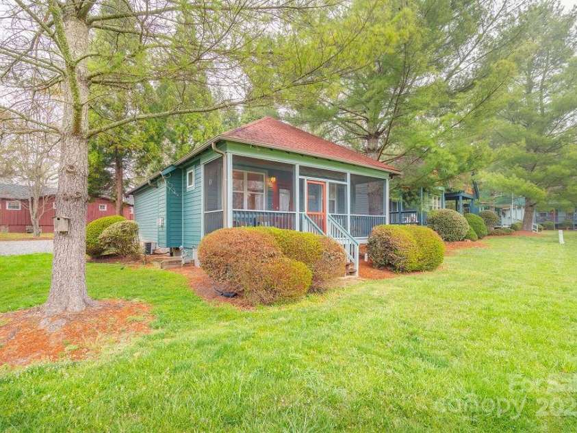 23 Waterlily Drive, Flat Rock, NC 28731.  MLS# CAR4239775, YatesRealty ID 10271. 