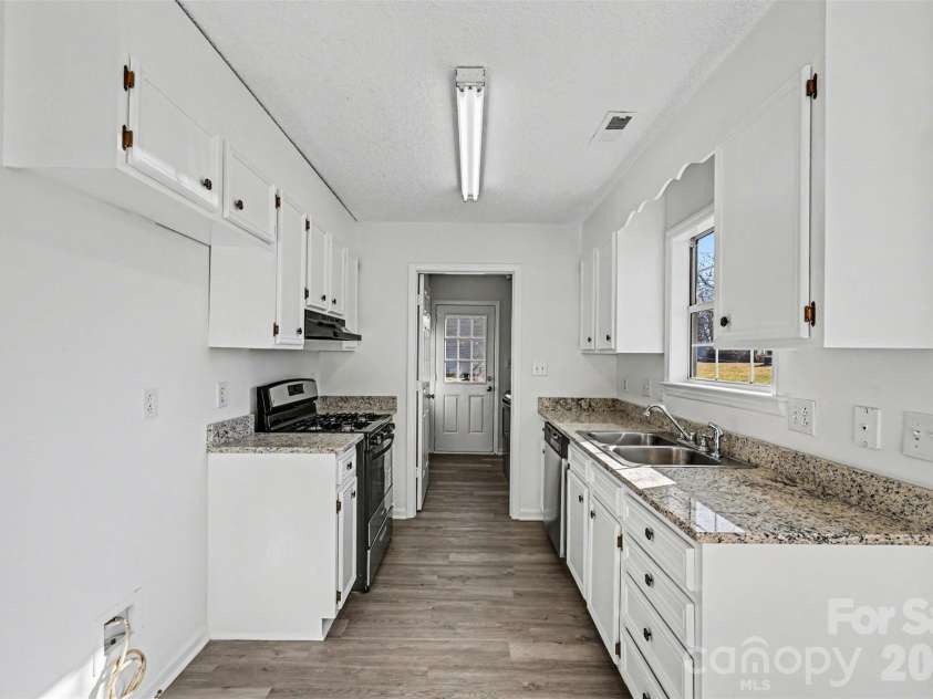 5009 Hampton Meadows Road, Monroe, NC 28110.  MLS# CAR4343192, YatesRealty ID 10271. Kitchen