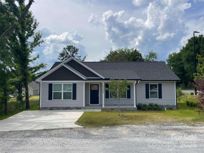 1350 Russell Street, Rock Hill, SC 29730.  MLS# CAR4224345, YatesRealty ID 10272. 