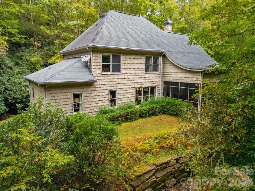 923 Ugugu Drive, Brevard, NC 28712.  MLS# CAR4307583, YatesRealty ID 10273. 