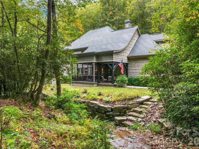 923 Ugugu Drive, Brevard, NC 28712.  MLS# CAR4307583, YatesRealty ID 10273. 