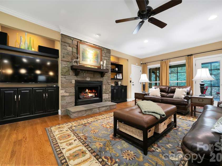 923 Ugugu Drive, Brevard, NC 28712.  MLS# CAR4307583, YatesRealty ID 10273. 