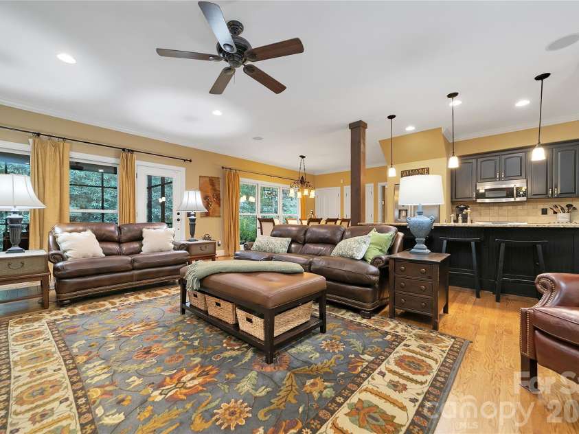 923 Ugugu Drive, Brevard, NC 28712.  MLS# CAR4307583, YatesRealty ID 10273. 