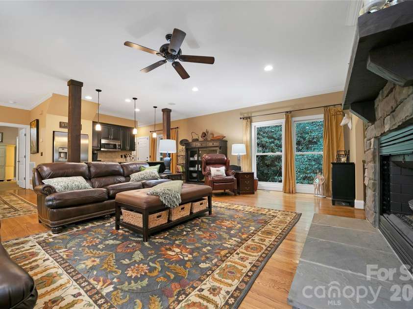 923 Ugugu Drive, Brevard, NC 28712.  MLS# CAR4307583, YatesRealty ID 10273. 