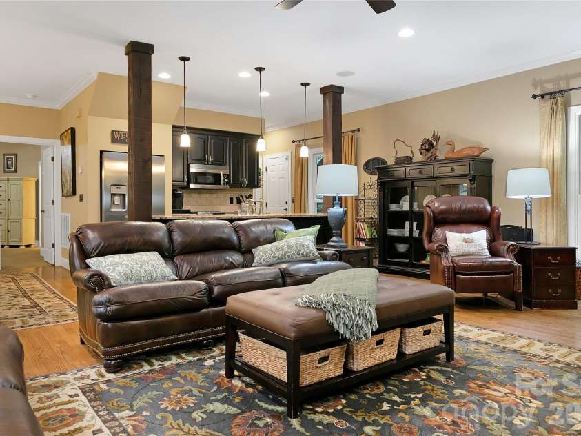 923 Ugugu Drive, Brevard, NC 28712.  MLS# CAR4307583, YatesRealty ID 10273. 