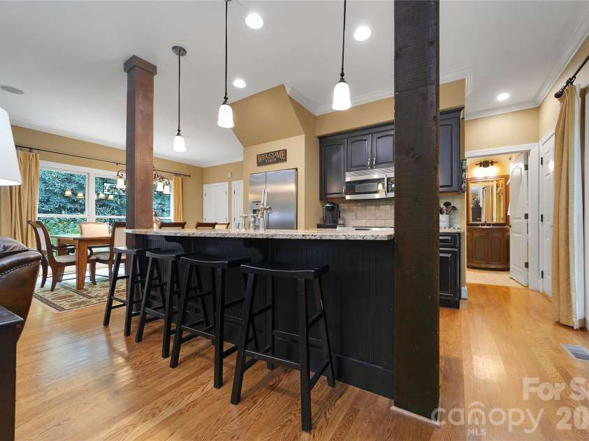 923 Ugugu Drive, Brevard, NC 28712.  MLS# CAR4307583, YatesRealty ID 10273. 