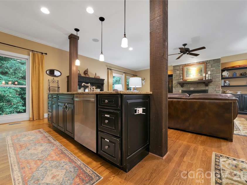 923 Ugugu Drive, Brevard, NC 28712.  MLS# CAR4307583, YatesRealty ID 10273. 
