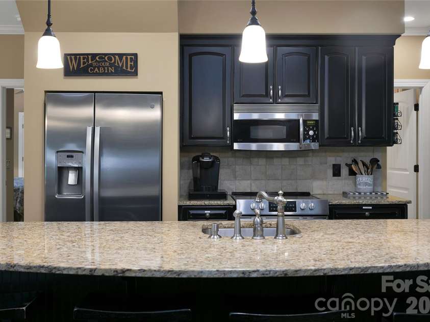 923 Ugugu Drive, Brevard, NC 28712.  MLS# CAR4307583, YatesRealty ID 10273. 