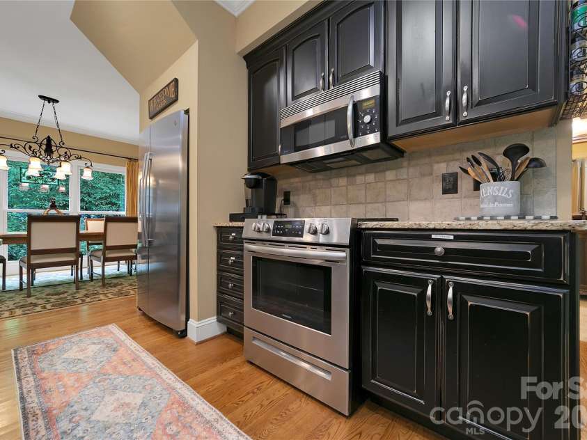 923 Ugugu Drive, Brevard, NC 28712.  MLS# CAR4307583, YatesRealty ID 10273. 