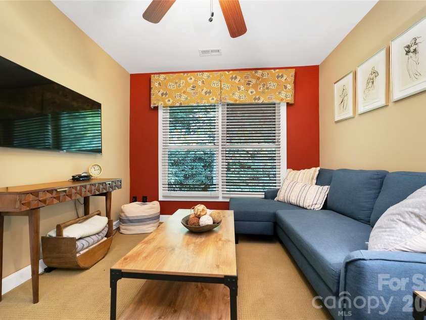 923 Ugugu Drive, Brevard, NC 28712.  MLS# CAR4307583, YatesRealty ID 10273. 