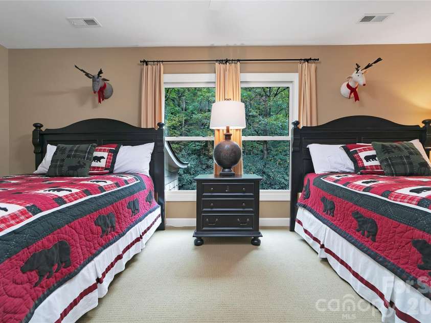 923 Ugugu Drive, Brevard, NC 28712.  MLS# CAR4307583, YatesRealty ID 10273. 