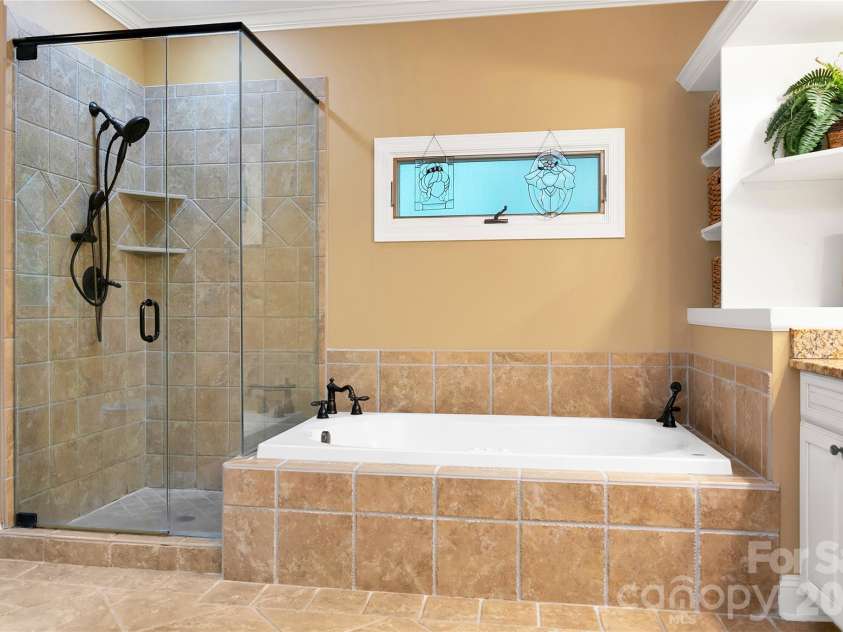923 Ugugu Drive, Brevard, NC 28712.  MLS# CAR4307583, YatesRealty ID 10273. Primary Bath