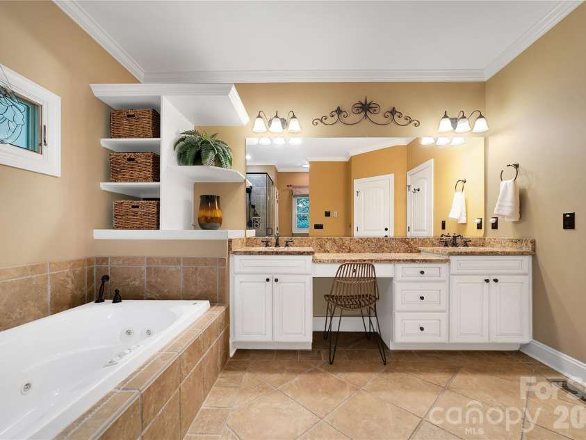 923 Ugugu Drive, Brevard, NC 28712.  MLS# CAR4307583, YatesRealty ID 10273. Primary bath