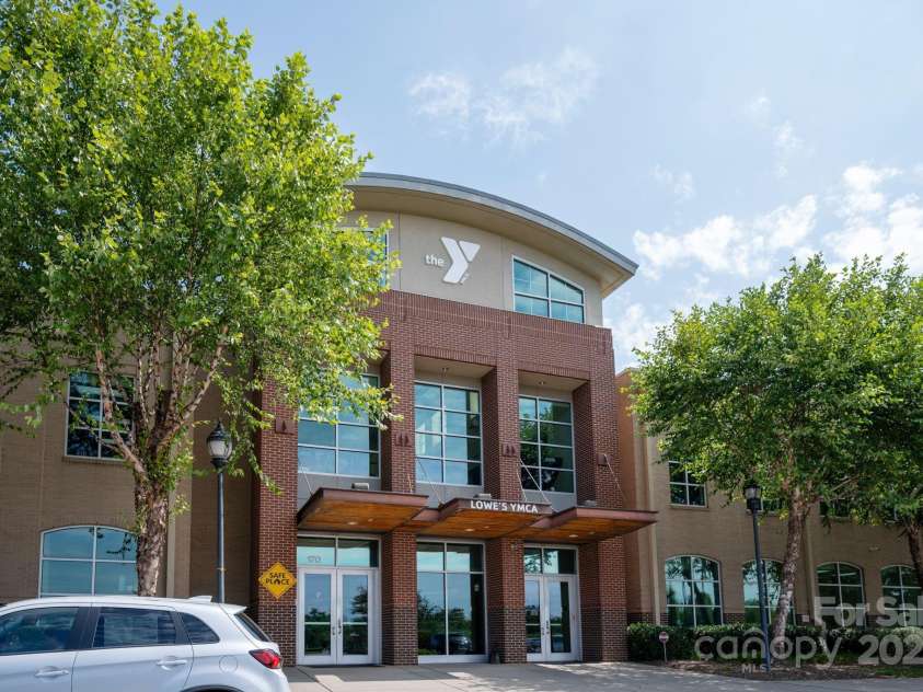 127 Palos Verde Road, Mooresville, NC 28117.  MLS# CAR4153547, YatesRealty ID 10274. Enjoy a gym, sports, and pool at nearby Lowe's YMCA