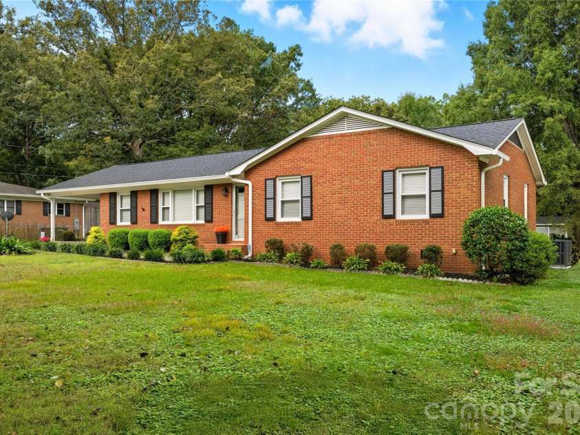 2101 Shady Lane, Monroe, NC 28110.  MLS# CAR4306238, YatesRealty ID 10274. 