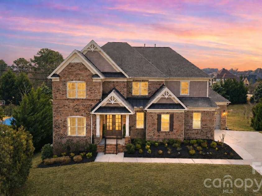 1105 Giacomo Drive, Waxhaw, NC 28173.  MLS# CAR4346410, YatesRealty ID 10275. 