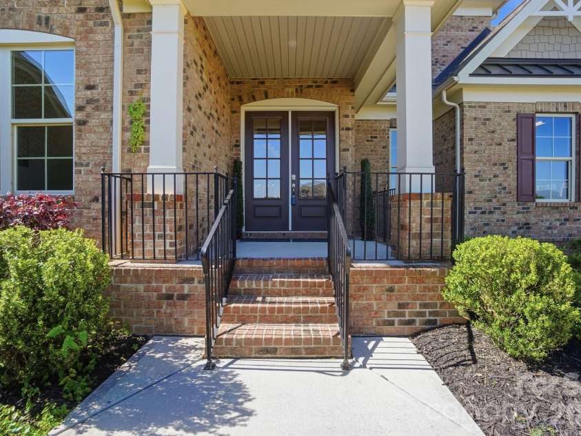 1105 Giacomo Drive, Waxhaw, NC 28173.  MLS# CAR4346410, YatesRealty ID 10275. Located within the award-winning Marvin school district.