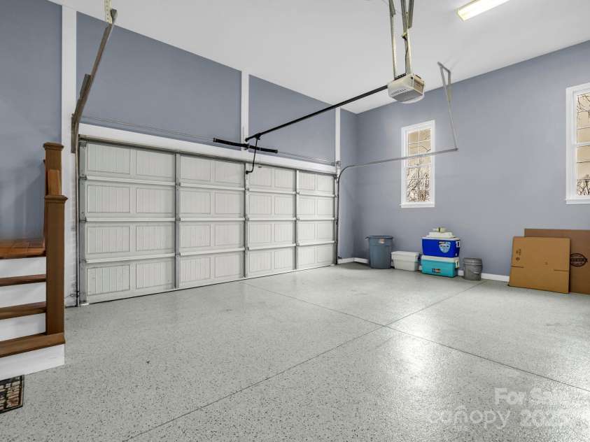 39 Rambling Creek, Tryon, NC 28782.  MLS# CAR4233554, YatesRealty ID 10275. 2 Car Garage