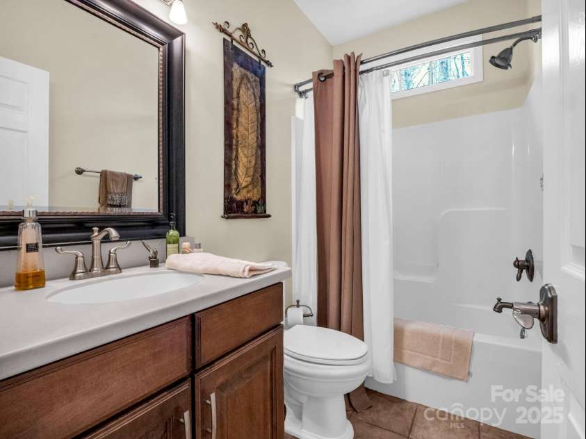 39 Rambling Creek, Tryon, NC 28782.  MLS# CAR4233554, YatesRealty ID 10275. 2nd Bathroom