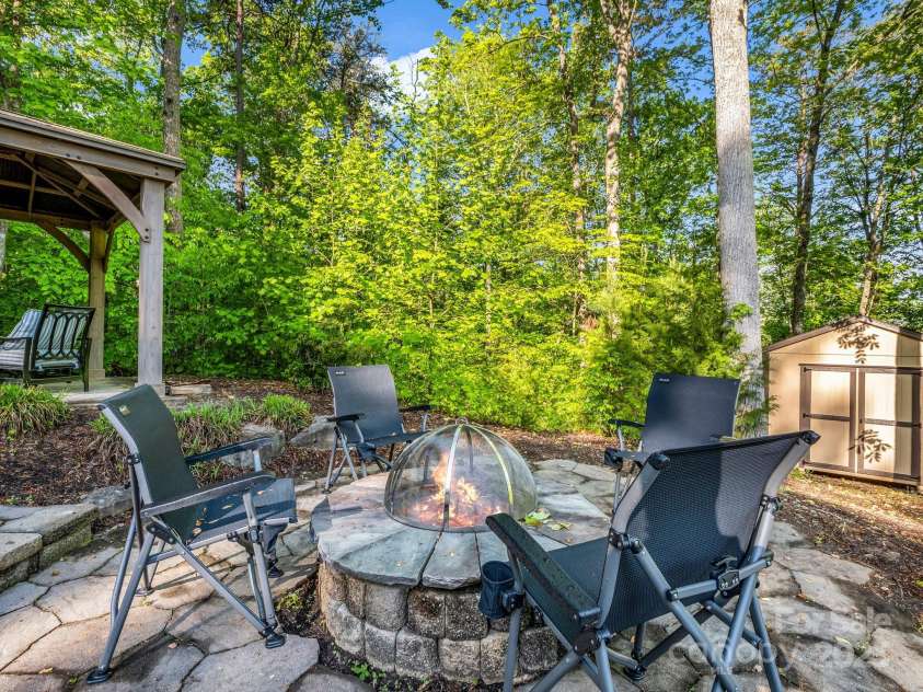 39 Rambling Creek, Tryon, NC 28782.  MLS# CAR4233554, YatesRealty ID 10275. Fire Pit
