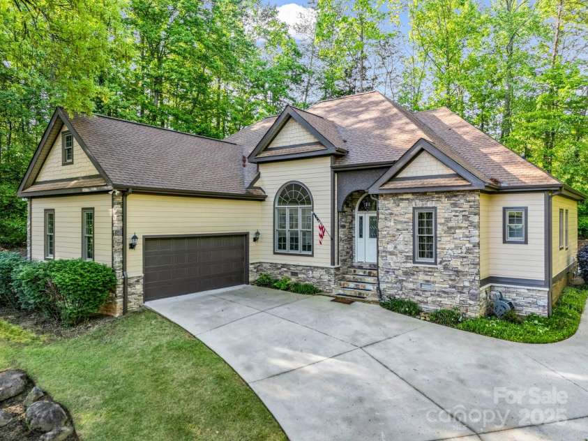 39 Rambling Creek, Tryon, NC 28782.  MLS# CAR4233554, YatesRealty ID 10275. Front
