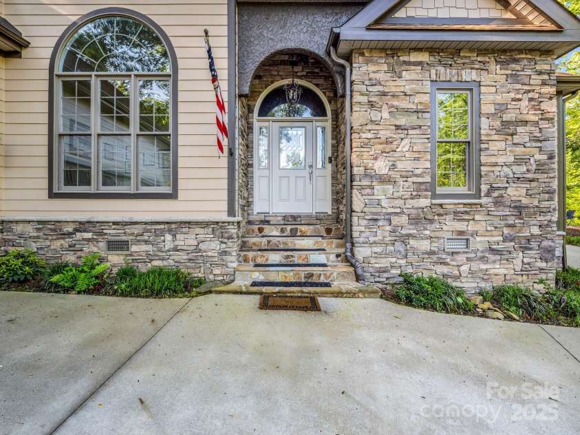 39 Rambling Creek, Tryon, NC 28782.  MLS# CAR4233554, YatesRealty ID 10275. Front Entry