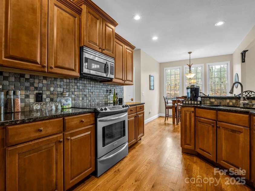 39 Rambling Creek, Tryon, NC 28782.  MLS# CAR4233554, YatesRealty ID 10275. Kitchen
