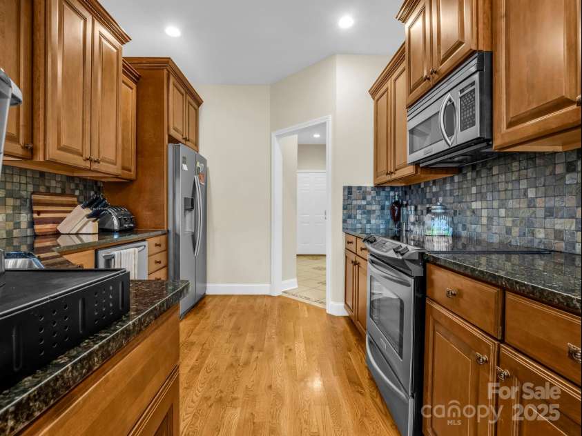 39 Rambling Creek, Tryon, NC 28782.  MLS# CAR4233554, YatesRealty ID 10275. Kitchen